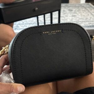 Marc Jacobs Black Crossbody Bag Sleek Design